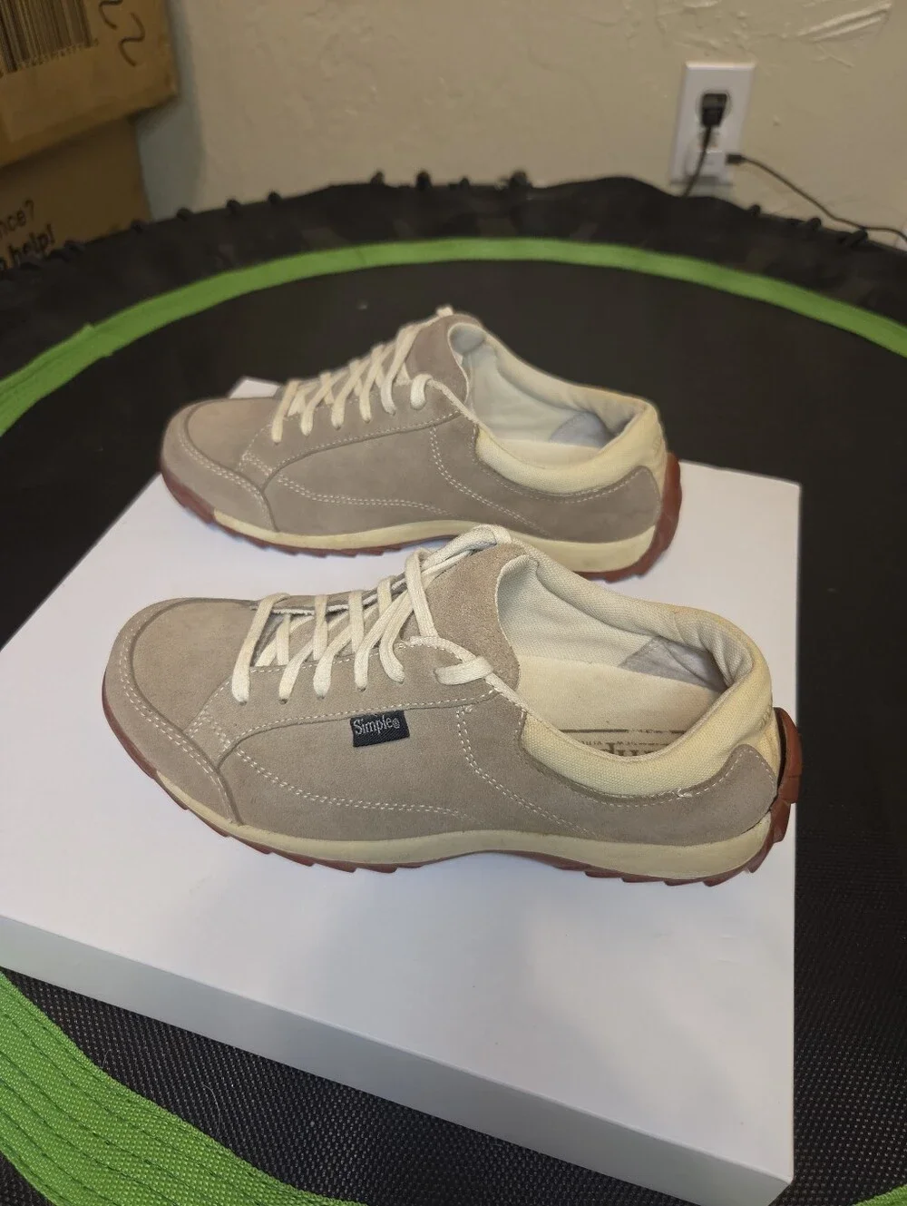 Simple Women's New Vintage Suede Lace Up Sneaker Size 7.5